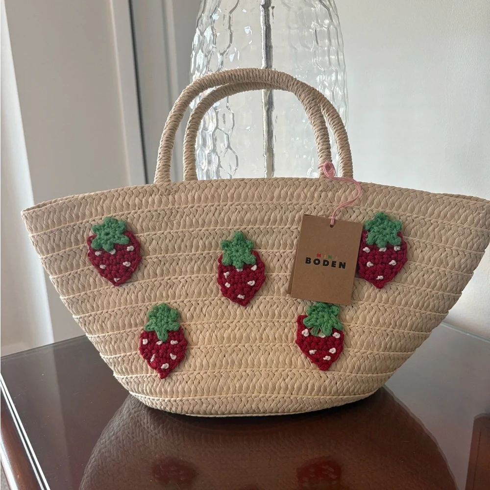Boden bag NWT basket tote Straw Tote with Crochet Strawberry Appliqués - Picture 1 of 9